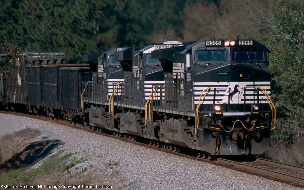 Norfolk Southern C40-9W #9365, ES40DC #7570 & C40-9W #8919, leading NS train #151, 